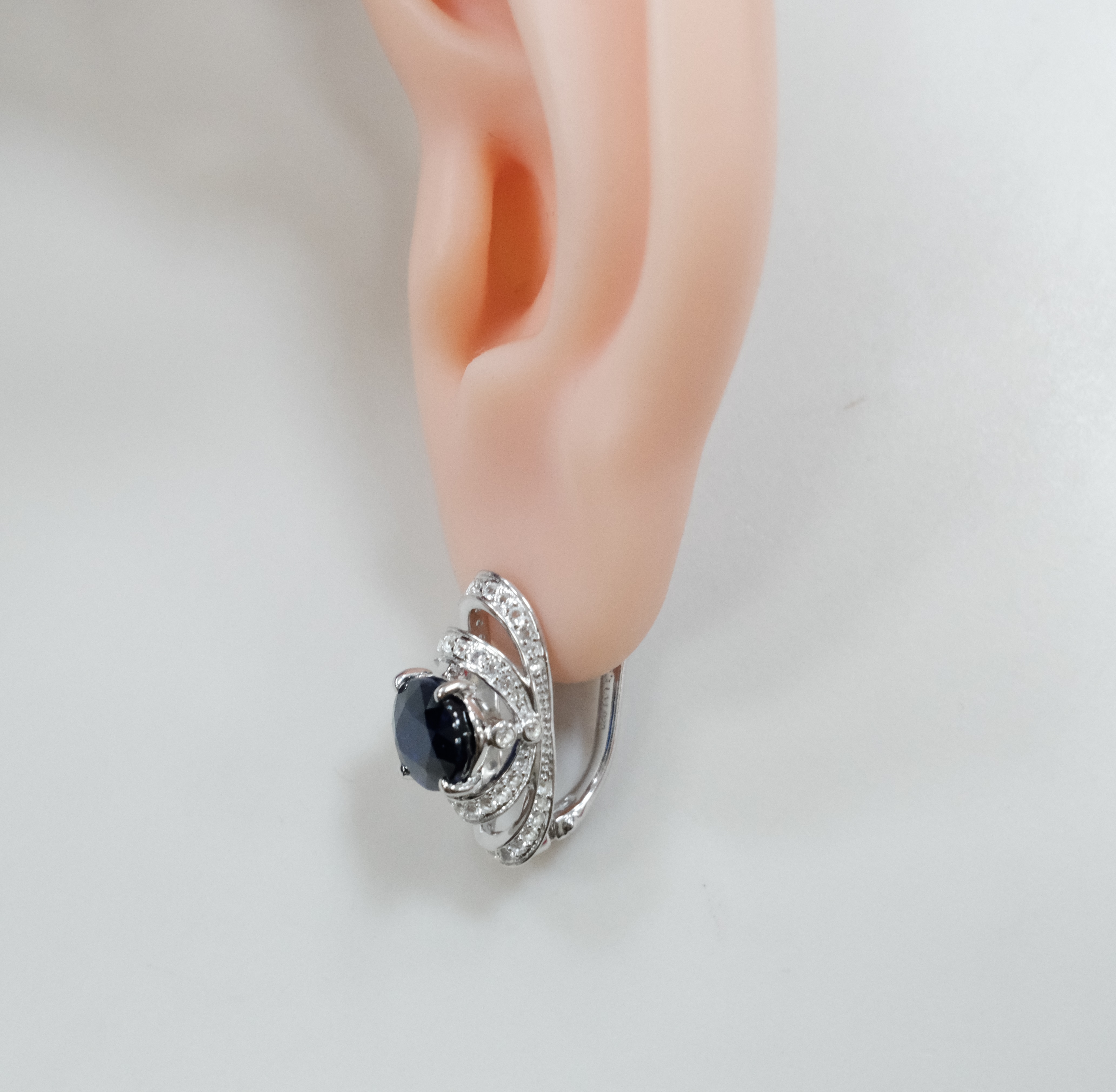Серебряные серьги с сапфирами